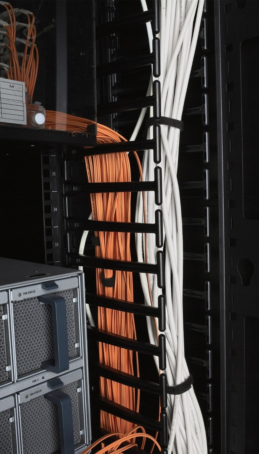 APC NetShelter Vertical Cable Manager, for NetShelter SX 750mm Wide 48U, 97 x 2184 x 160 mm — Being Shipped