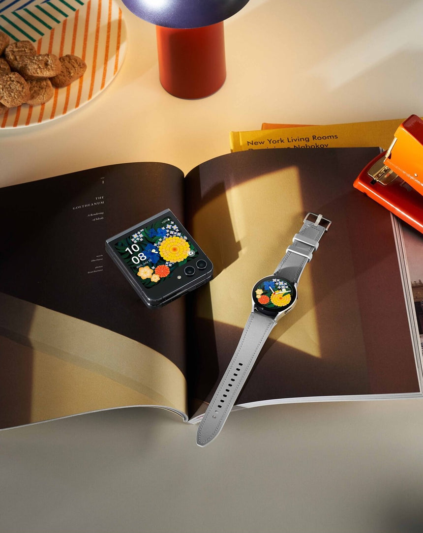 Samsung Galaxy Z Flip5 Smartphone, Qualcomm Snapdragon 8, 8GB RAM, 256GB Storage (Unlocked, Graphite) — Being Shipped