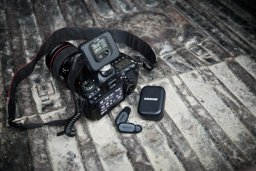 Shure MoveMic Two 2-Person Clip-On Wireless Microphone System for Mobile Devices — Being Shipped