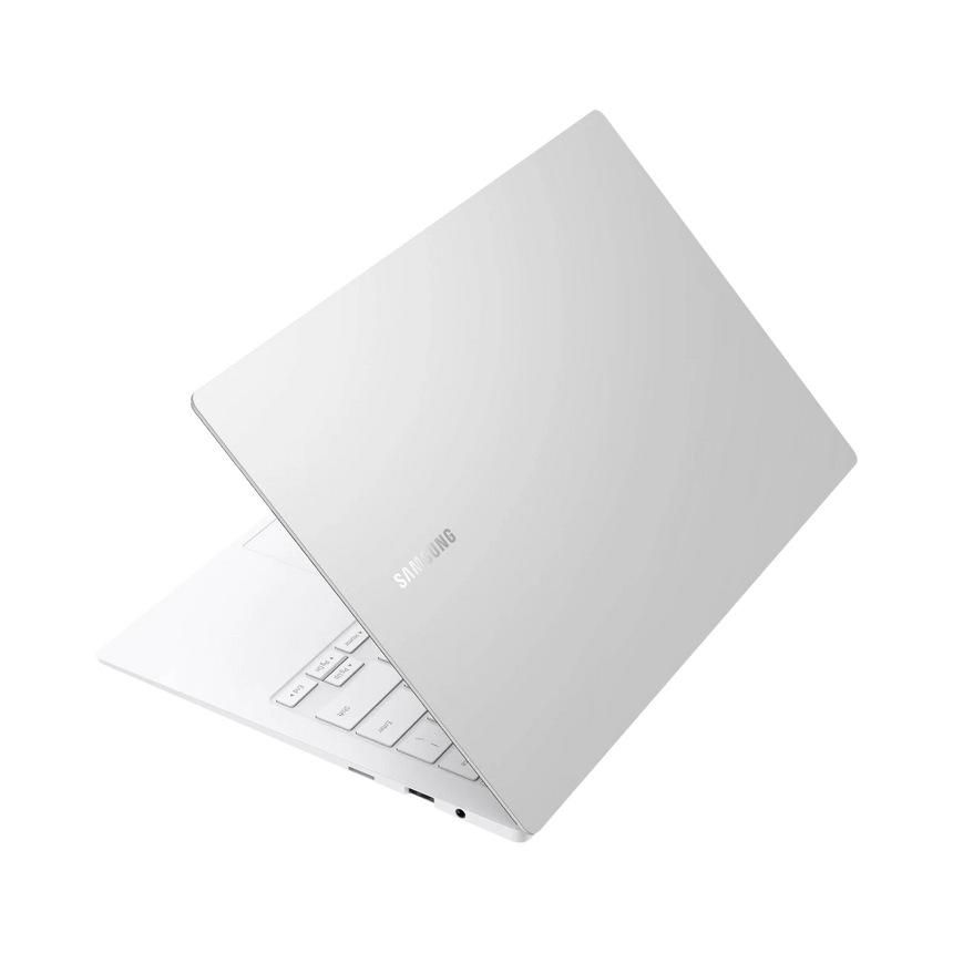 Samsung Galaxy Book Pro 13.3" Laptop, Intel Core i5-1135G7, 8GB RAM, 256GB SSD (Mystic Silver) — Being Shipped