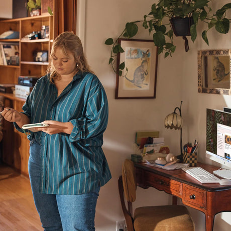 HP 24-cr0010 23.8" All-in-One Desktop Computer AMD Athlon Silver 7120U, 8GB RAM, 256GB SSD (Shell White) — Being Shipped