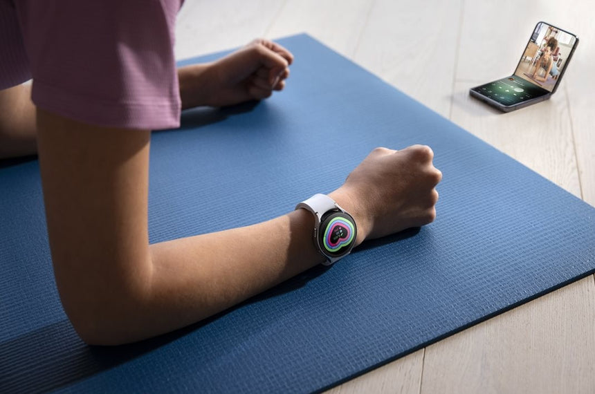 Samsung Galaxy Z Flip5 Smartphone, Qualcomm Snapdragon 8, 8GB RAM,  256GB Storage (Unlocked, Graphite) — Being Shipped