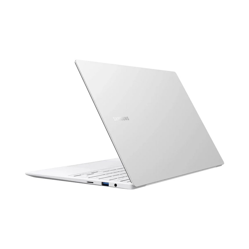 Samsung Galaxy Book Pro 15 15.6" Laptop, Intel Core i5-1135G7, 8GB RAM, 256GB SSD (Mystic Silver) — Being Shipped